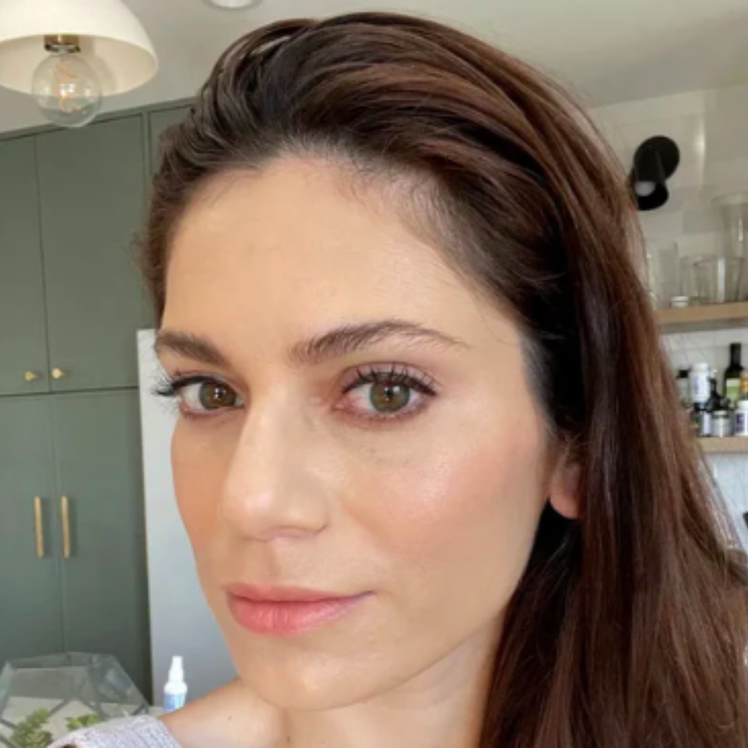 Larissa, 40